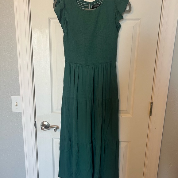 Chic Green Midi Dress - Picture 4 of 5